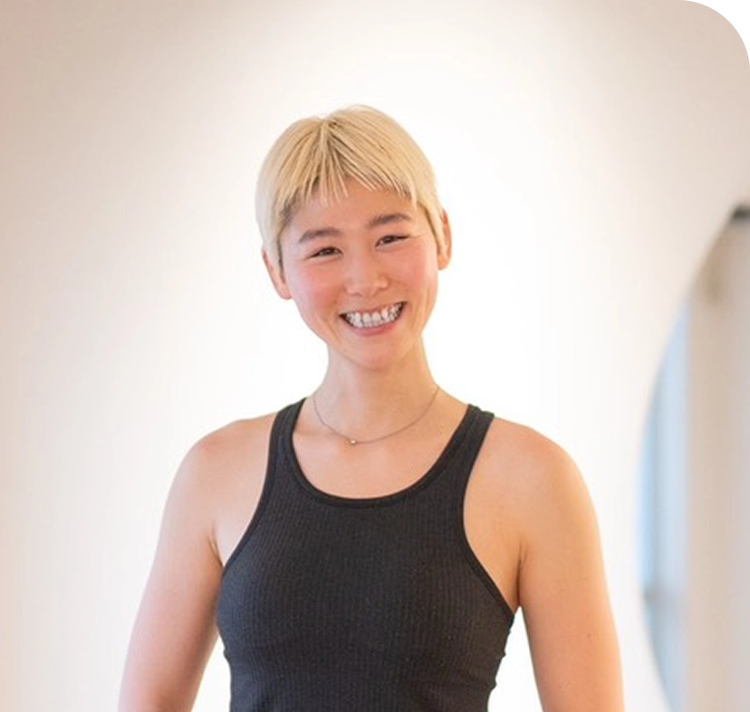 笑顔のピラティスインストラクター