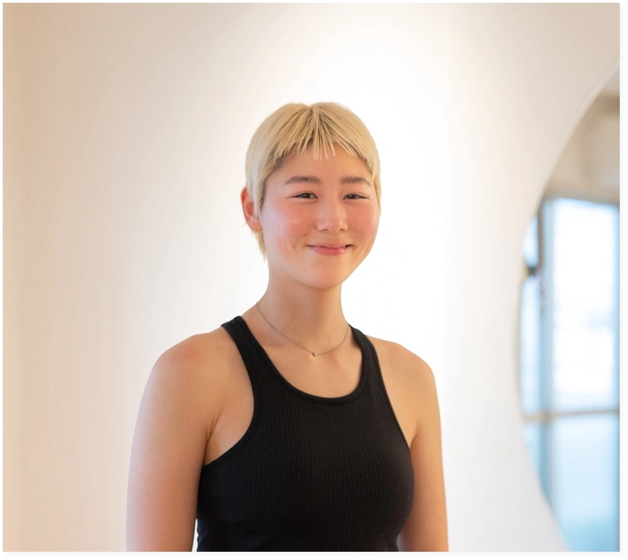 笑顔のピラティスインストラクター